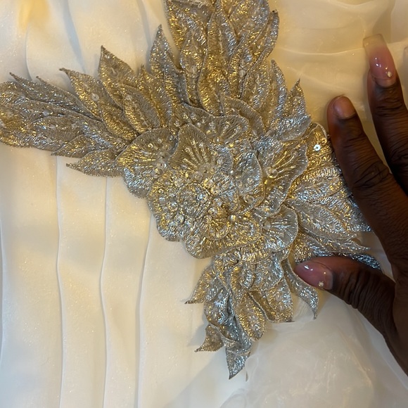 Prom/Wedding Galina Signature Dress - Picture 3 of 4